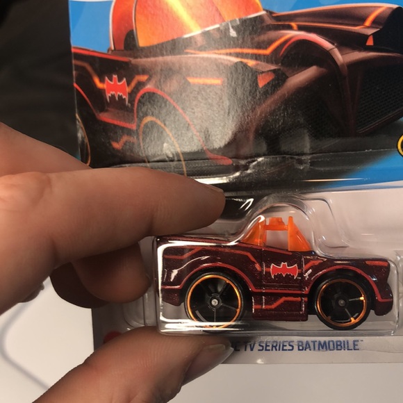 Toon Bat Mobile Red - Picture 3 of 6